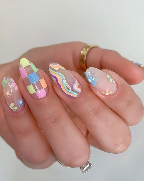 With the exquisite combination of gentle colors, nails look more beautiful and feminine than ever. Just a beautiful coat on your hands, you will feel confident, fresh and radiant.